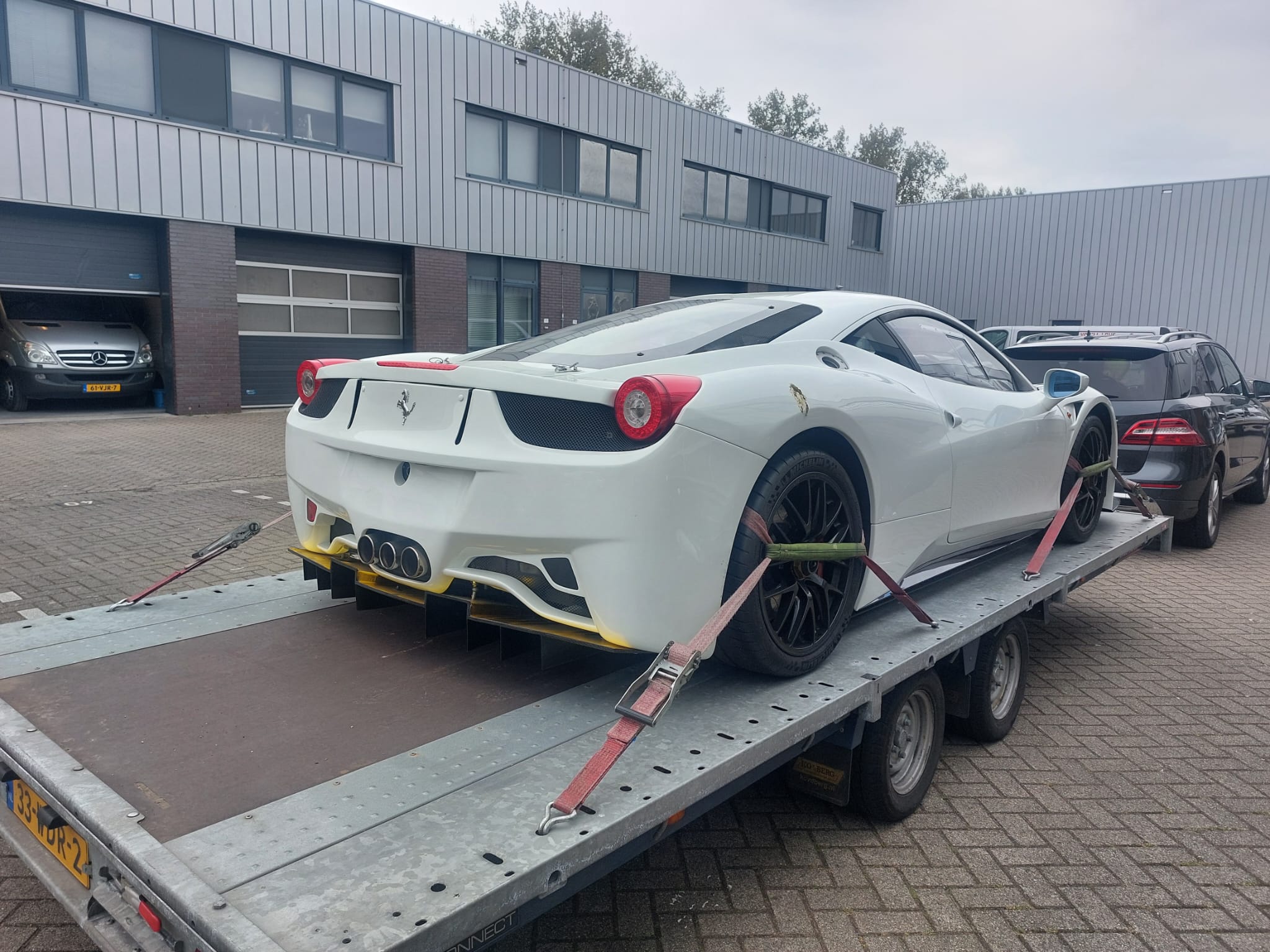 Witte Ferrari bij RemyPower
